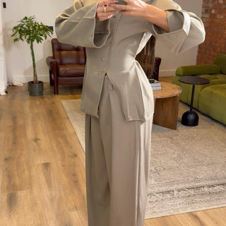 Aurelia Trousers with a belt